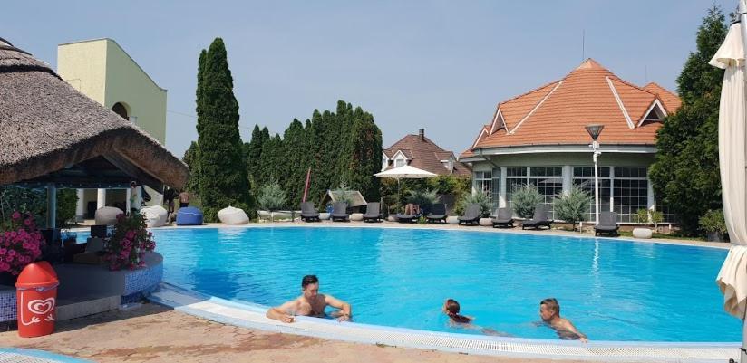 Mediterran Apartman With Pool Siófok Exteriér fotografie