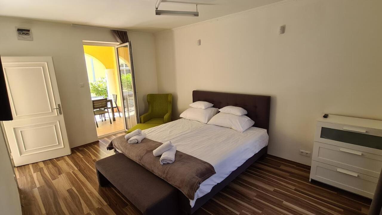 Mediterran Apartman With Pool Siófok Exteriér fotografie