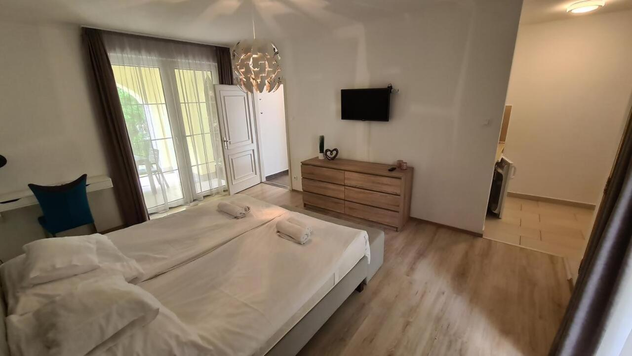 Mediterran Apartman With Pool Siófok Exteriér fotografie